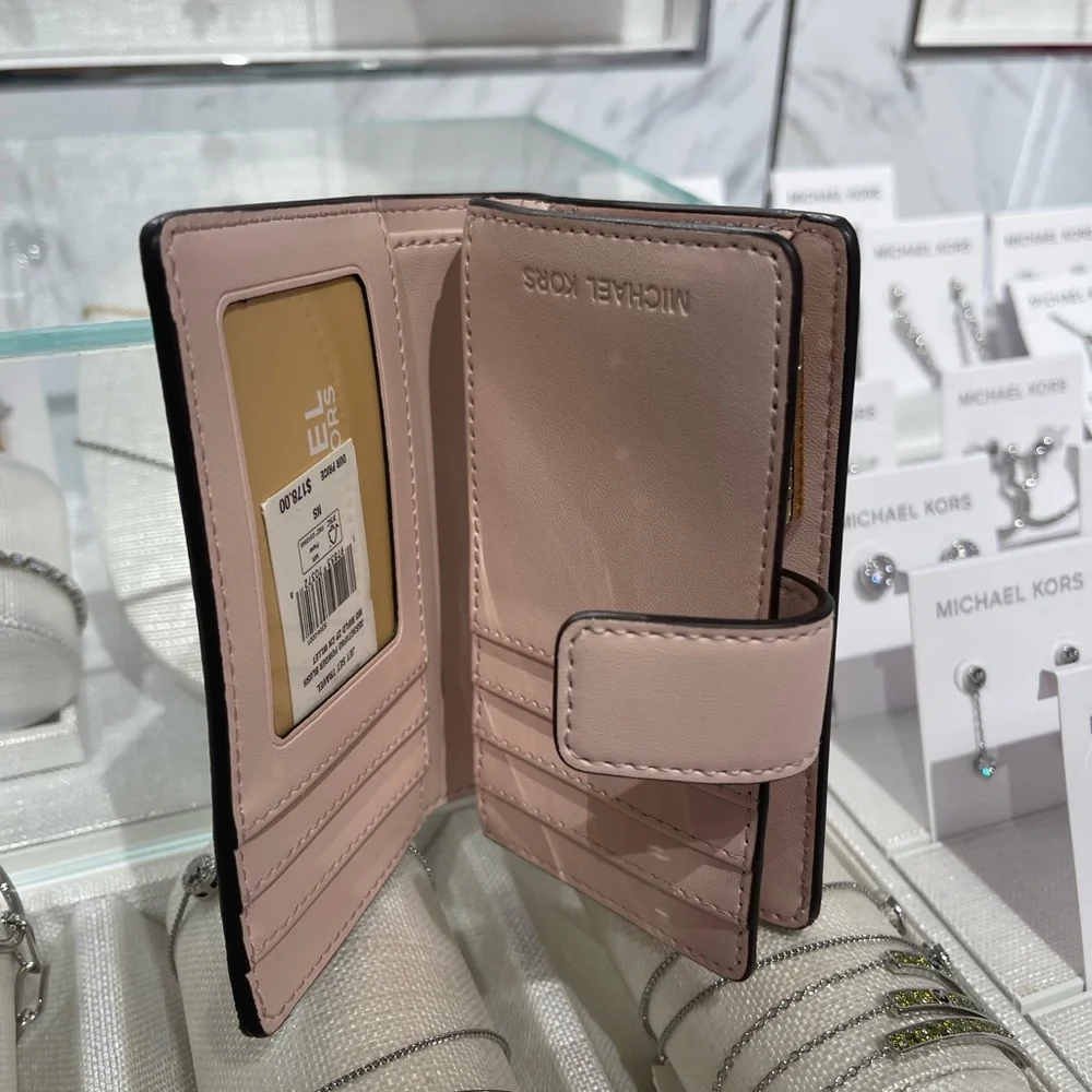 MICHAEL KORS Jet Set Medm Signature Logo BiFold Zip CN Wallet
Powder Blush
NWT - Picture 12 of 16